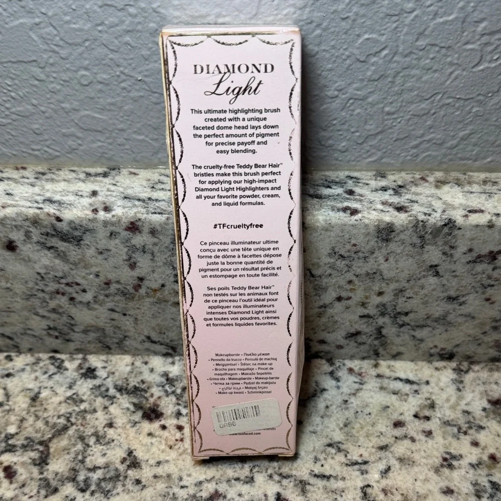 Too Faced Diamond Light Brush - Highlighting